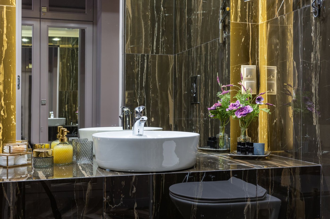 Packing setup for Best Toiletry Bags for Flights and Hotel Bathrooms